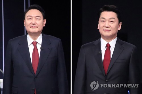 방송토론 참석한 윤석열 대선후보와 안철수 대선후보