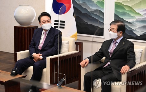 Yoon et le président parlementaire
