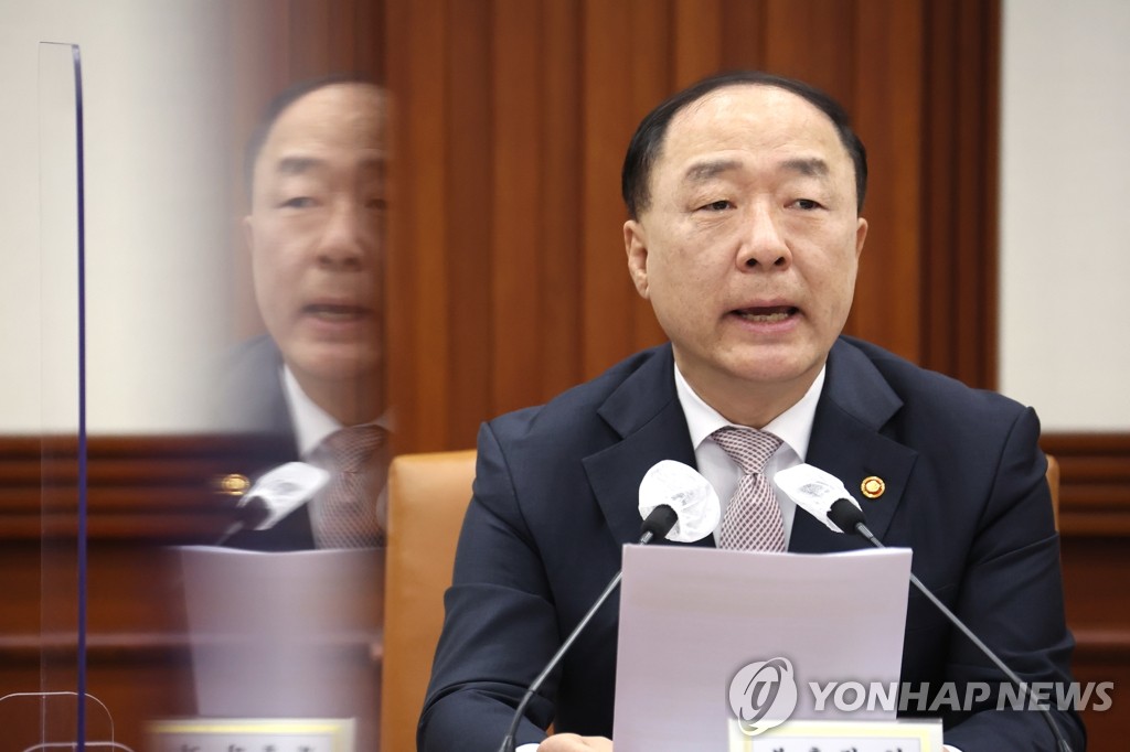 Finance Minister Hong Nam-ki presides over a meeting on innovative growth at the government complex building in Seoul on March 25, 2022. (Yonhap)