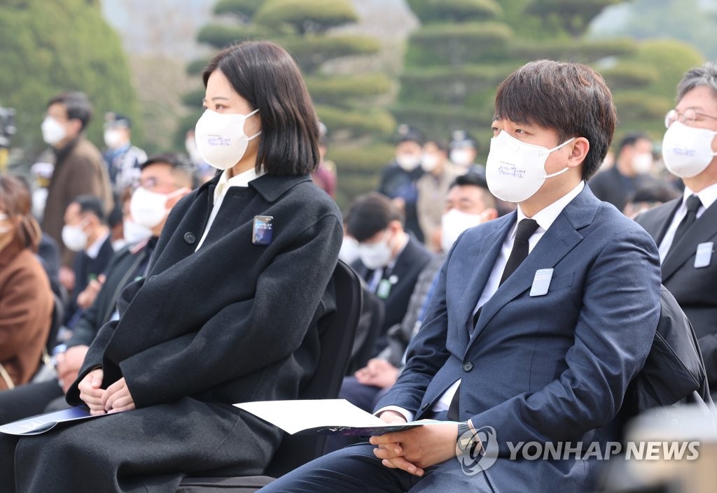 CEO Lee Jun-seok and Vice Chairman Park Ji-hyeon attended the ceremony to commemorate the Day of Protection of the West Sea