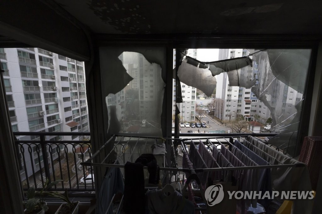 1 dead, 4 others hospitalized in apartment fire in central Seoul