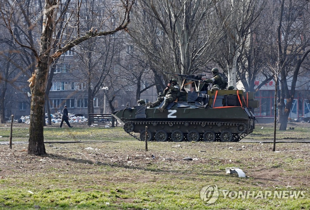 마리우폴 누비는 'Z' 표시 친러 반군 장갑차량