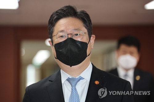 경찰, '황희 대가성 후원 의혹' 수자원공사 추가 압수수색