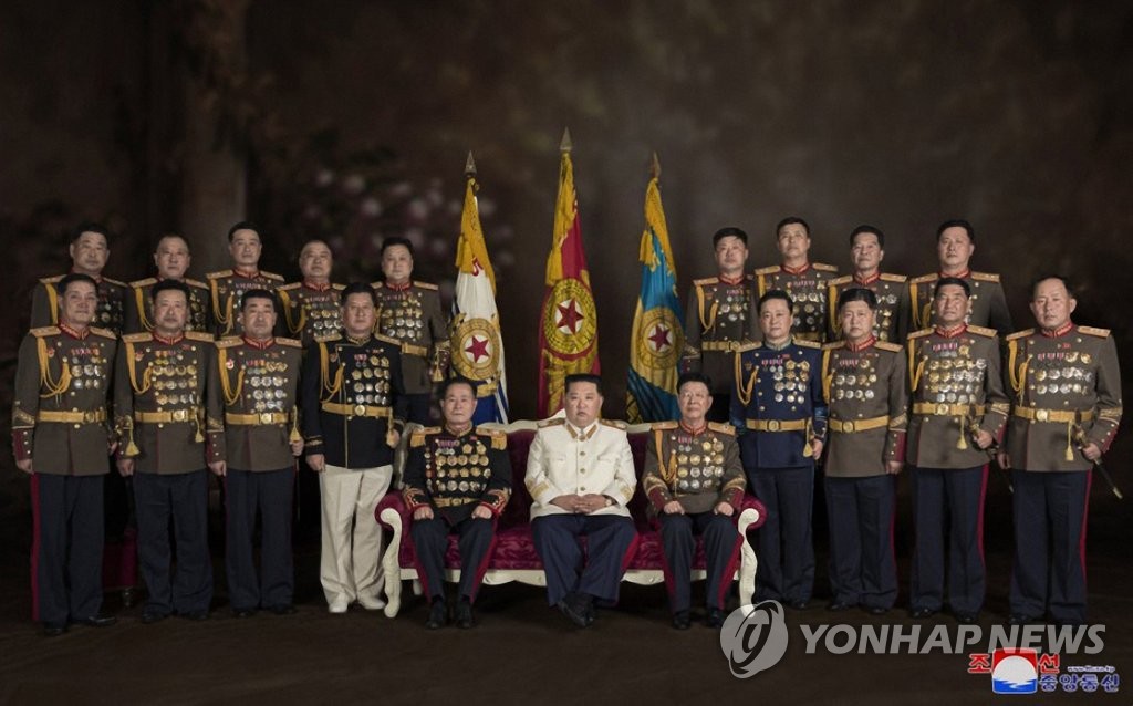 North Korean leader Kim Jong-un (C) takes a group photo with top military commanders at the headquarters of the Central Committee of the Workers' Party of Korea in Pyongyang, in this photo captured from the website of the North's official Korean Central News Agency on April 30, 2022. The commanders organized a military parade in Pyongyang on April 25 to mark the 90th anniversary of the Korean People's Revolutionary Army. (For Use Only in the Republic of Korea. No Redistribution) (Yonhap)