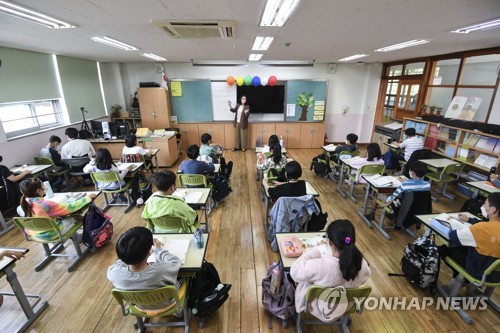 초등학교 교실 [연합뉴스 자료사진, 사진공동취재단]※ 기사 내용과 직접 관련은 없습니다