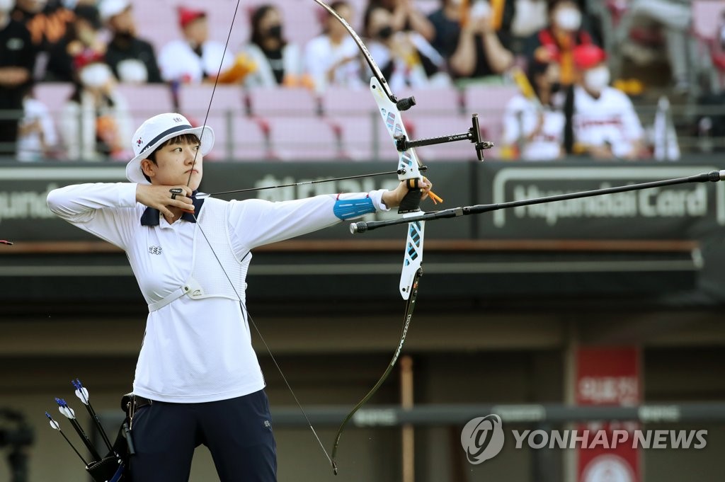 South Korean archer An San takes part in a special outdoor training session at Gwangju-Kia Champions Field in Gwangju, some 330 kilometers south of Seoul, before a Korea Baseball Organization regular season game between the Kiwoom Heroes and the Kia Tigers on May 4, 2022. (Yonhap)