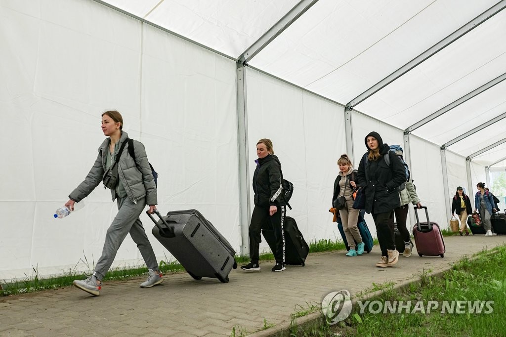 폴란드로 향하는 우크라이나 피란민들