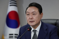 윤석열 대통령 국군통수권 이양받으며 첫 집무 시작
