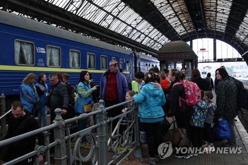 EU행 우크라 피란민 700만명…300만명은 우크라로 복귀