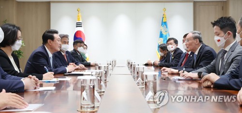 (LEAD) Xi invite Yoon à venir Chine à un moment opportun