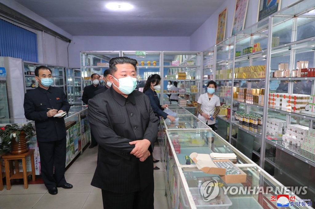 북한 김정은, 보건·사법 부문에 약 공급문제 질타 …군투입 특별명령