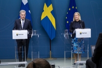 핀란드·스웨덴, 나토에 가입 신청서 제출…중립국 포기