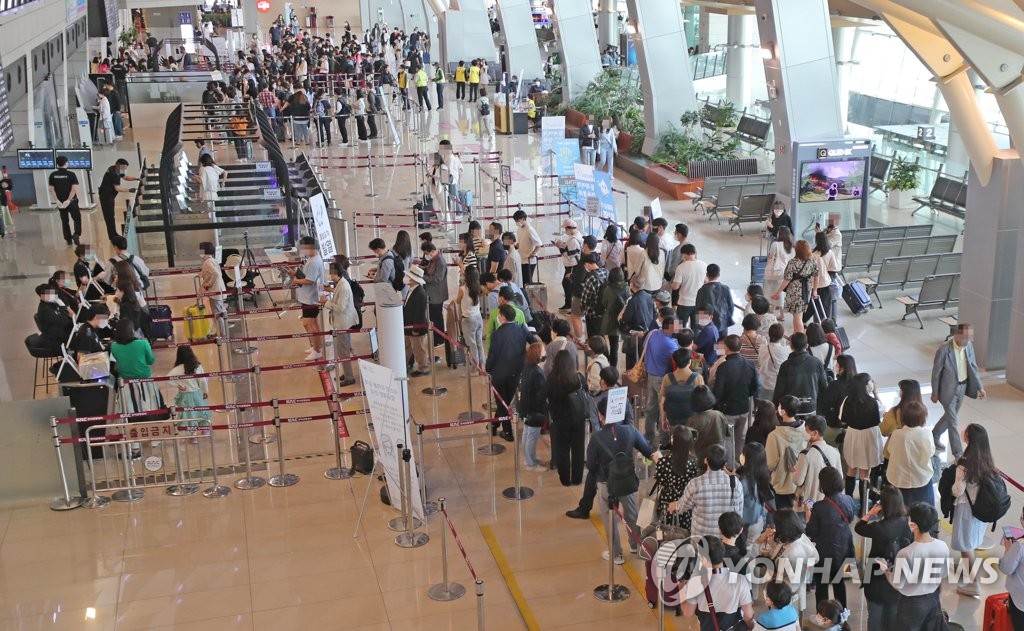 나들이객들로 붐비는 김포공항