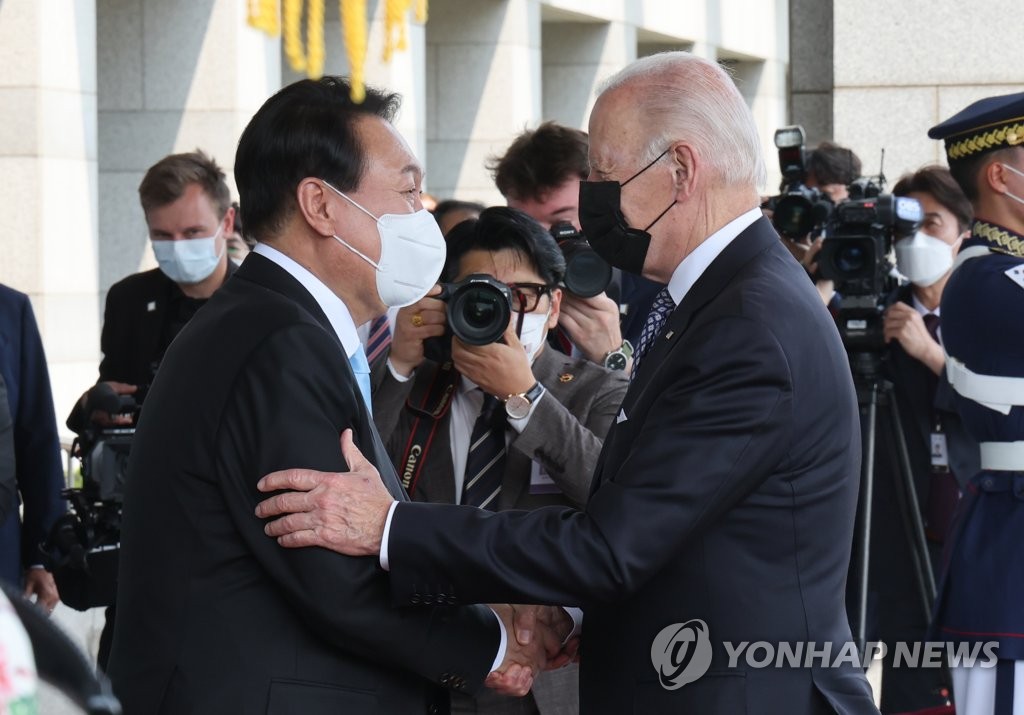 الرئيس يون يبدأ محادثات القمة مع الرئيس بايدن - 1