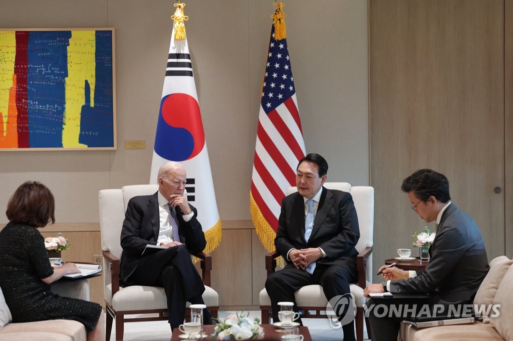 Reunión privada entre Yoon y Biden