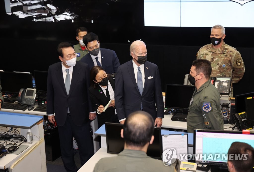 زيارة الرئيسين الكوري والأمريكي لمقر العمليات العسكرية الفضائية