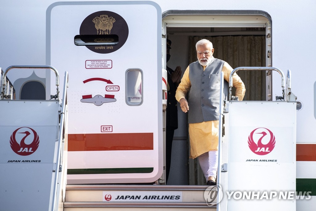 일본 도착하는 모디 인도 총리