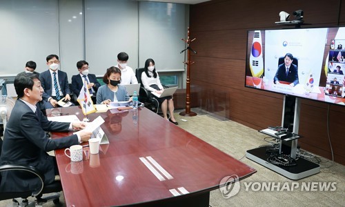 Trade Minister Ahn Duk-geun (L) attends the inaugural ministerial meeting of the Indo-Pacific Economic Framework via video link from Seoul on May 23, 2022, in this file photo provided by his office. (PHOTO NOT FOR SALE) (Yonhap)