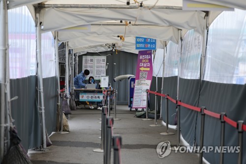 韓国の新規コロナ感染者　９８３５人＝３日ぶり１万人下回る