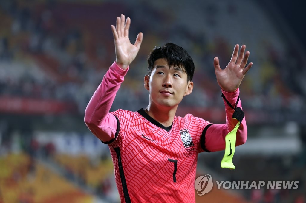 Son Heung-min of South Korea salutes the crowd at Suwon World Cup Stadium in Suwon, 35 kilometers south of Seoul, after a 2-2 draw against Paraguay in the countries' friendly football match on June 10, 2022. (Yonhap)