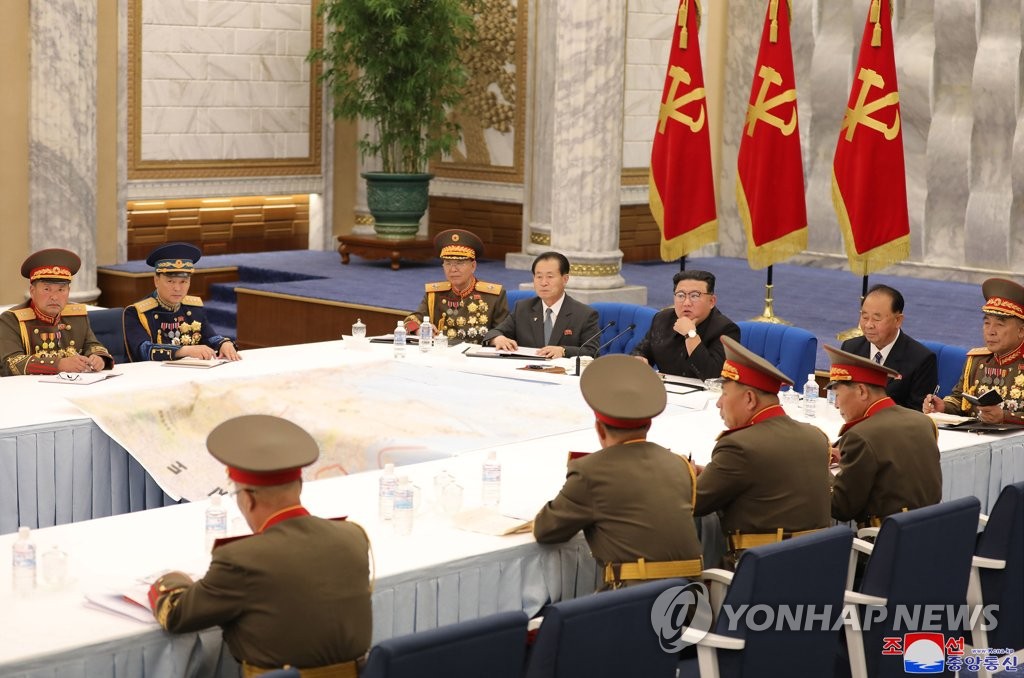 북한 김정은, 이틀째 당 중앙군사위…"전방부대 작전임무 추가ㆍ작전계획 수정"