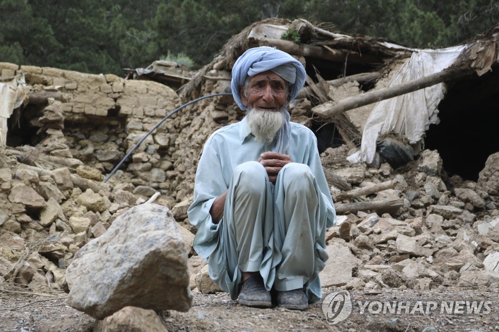 아프간 강진 참사로 1천명 이상 사망…집 2천채 파괴