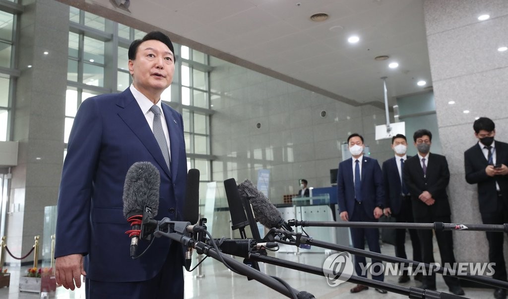 President Yoon Suk-yeol speaks to reporters at the presidential office in Seoul on June 24, 2022. (Pool photo) (Yonhap)