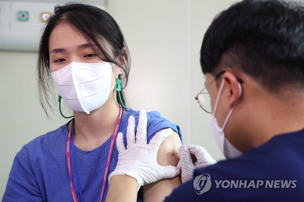 의료진 대상 원숭이두창 백신 접종 시작…국립중앙의료원