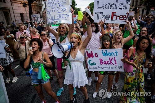 낙태권 폐기 반대 시위 벌이는 미 워싱턴DC 시위대