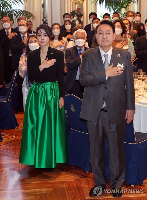 Yoon meets S. Korean residents in Spain