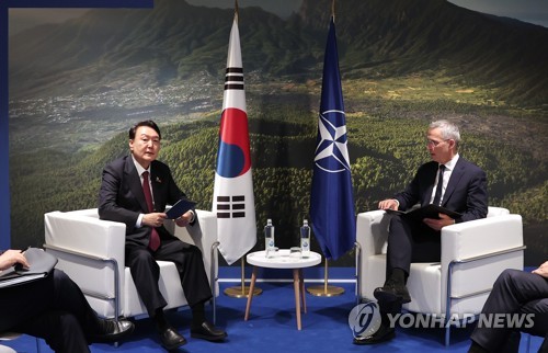 Yoon meets NATO chief