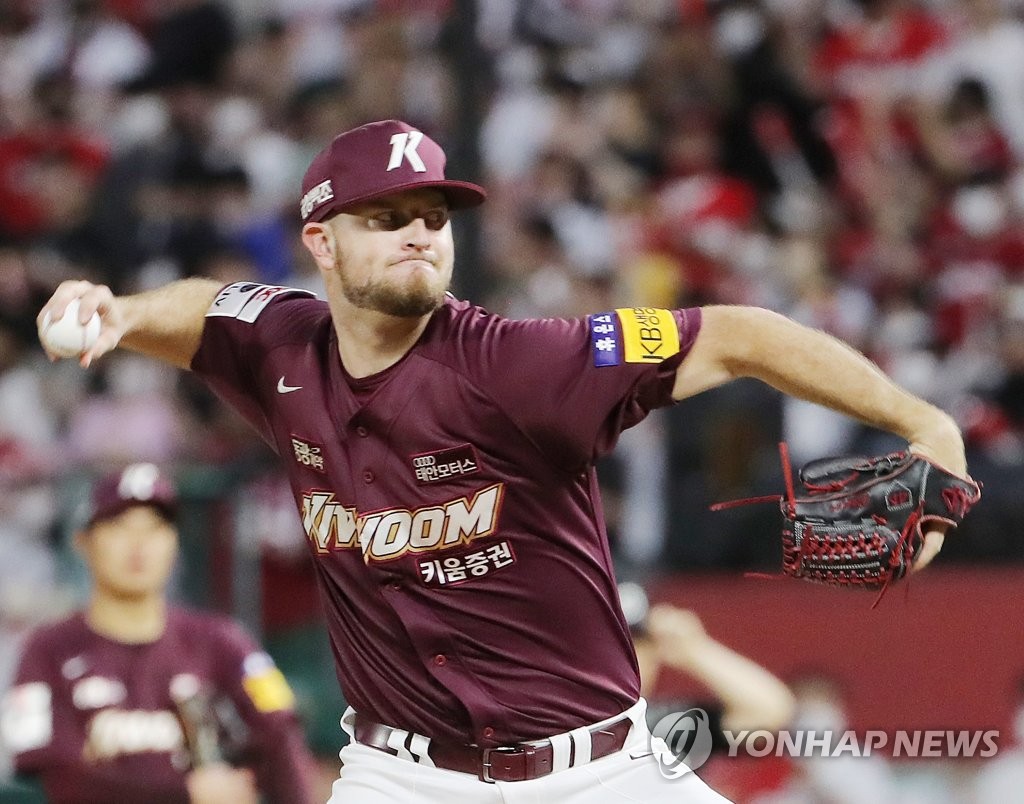 In this file photo from July 14, 2022, Tyler Eppler of the Kiwoom Heroes pitches against the SSG Landers during the bottom of the sixth inning of a Korea Baseball Organization regular season game at Incheon SSG Landers Field in Incheon, 30 kilometers west of Seoul. (Yonhap)