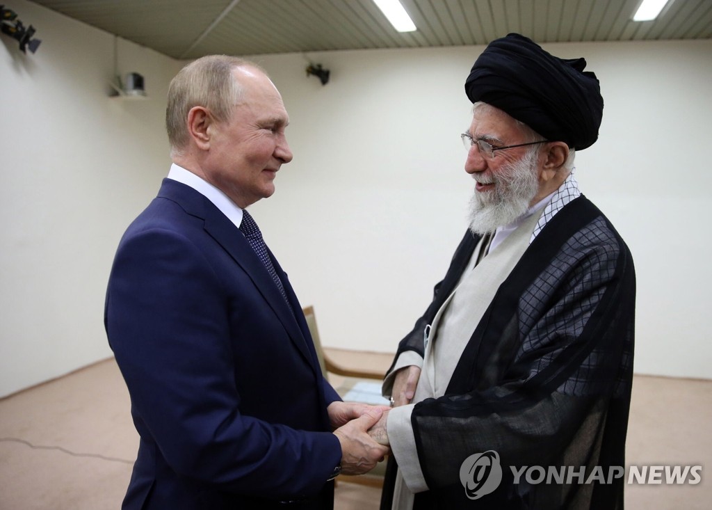 이란 최고지도자 만난 푸틴 러시아 대통령