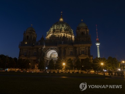 에너지 절약 시책으로 야간 조명 축소한 독일 베를린