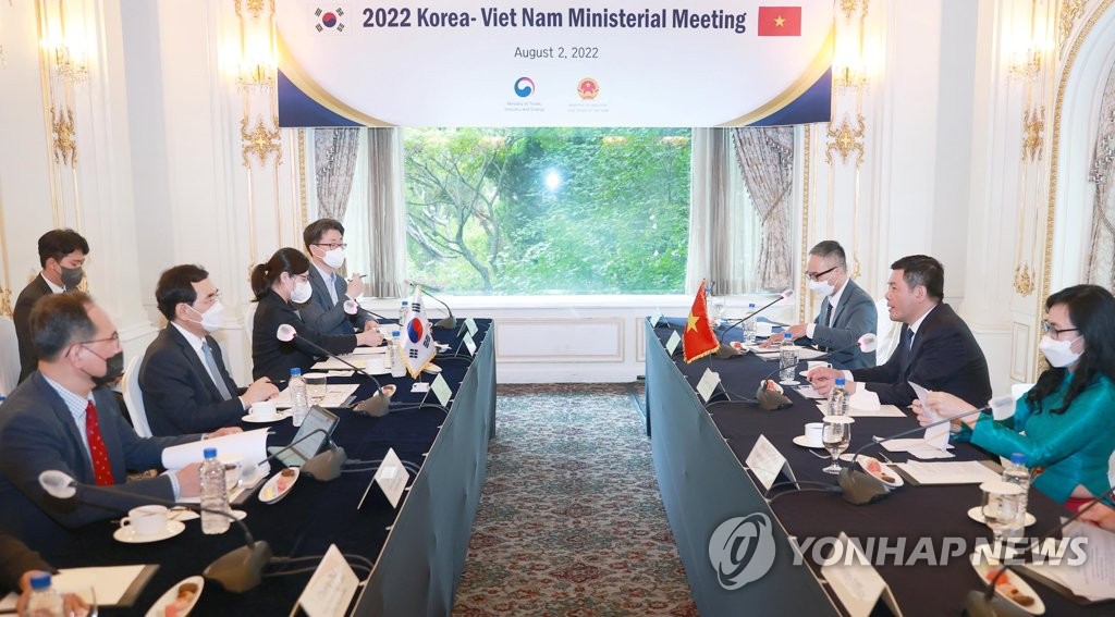 Industry ministers of S. Korea, Vietnam meet