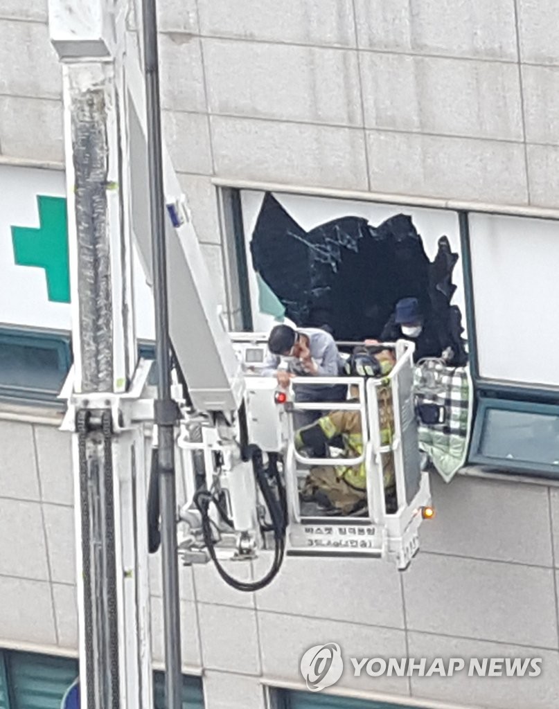 이천 관고동 병원 건물서 화재…환자·간호사 등 5명 사망