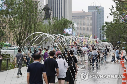 Gwanghwamun Square opens after renovation
