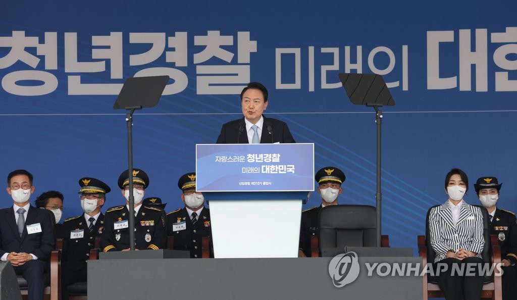 Yoon vows to enhance treatment of police, guarantee police neutrality