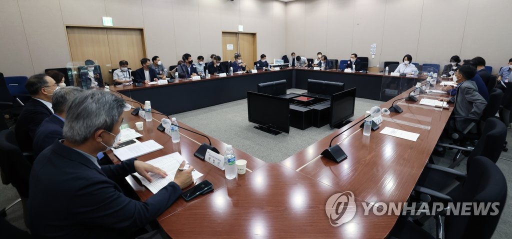 This photo provided by the Ministry of Culture, Sports and Tourism shows a meeting between the ministry and the Korea Football Association over South Korea's bid for the 2023 Asian Football Confederation Asian Cup at the Gwanghwamun government complex in Seoul on Aug. 26, 2022. (PHOTO NOT FOR SALE) (Yonhap)