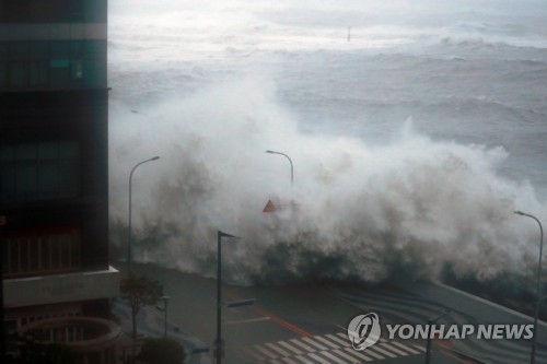 [태풍 힌남노] 경주 송선저수지 붕괴 위험…저지대 주민 대피 명령