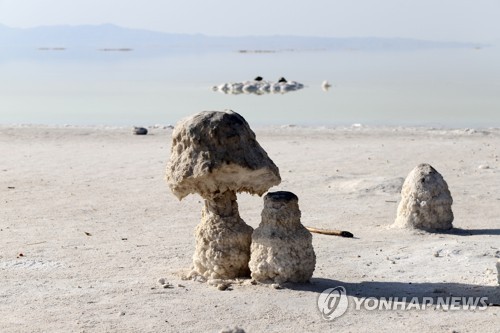 '소금 사막'이 된 우르미아 호수