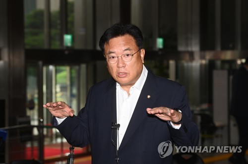Rep. Chung Jin-suk, the interim chief of the ruling People Power Party, talks to the press at the National Assembly on Sept. 13, 2022. (Pool photo) (Yonhap)