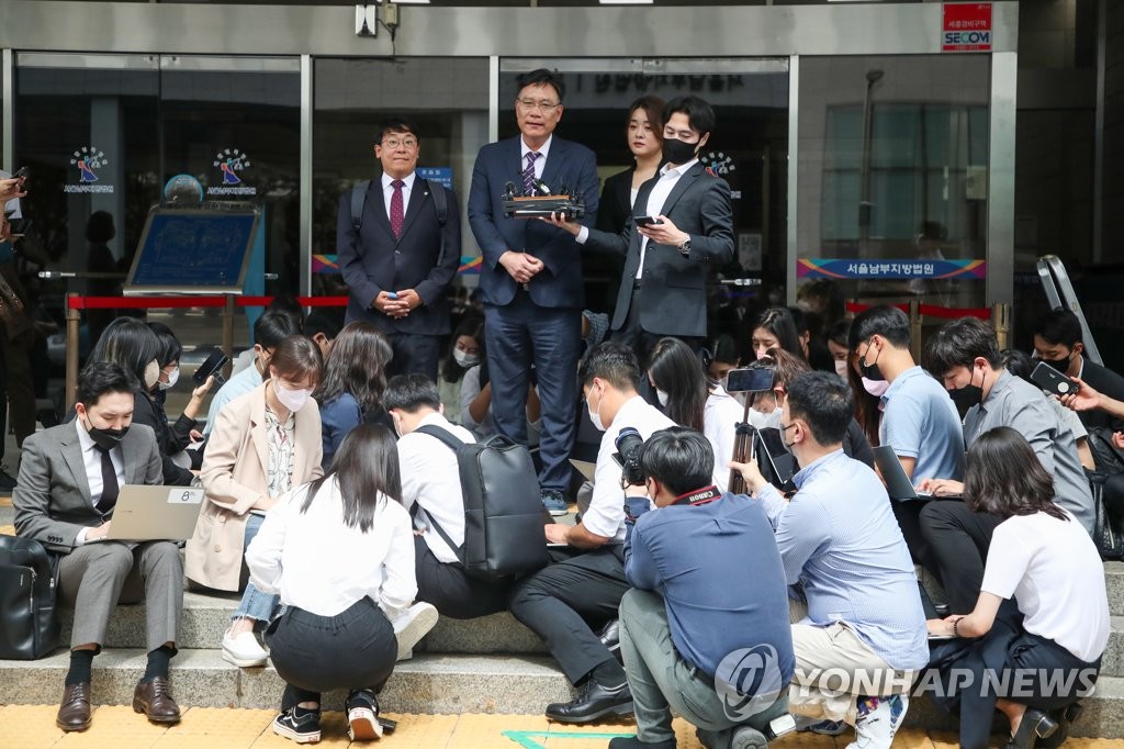 답변하는 이병철 변호사 | 연합뉴스