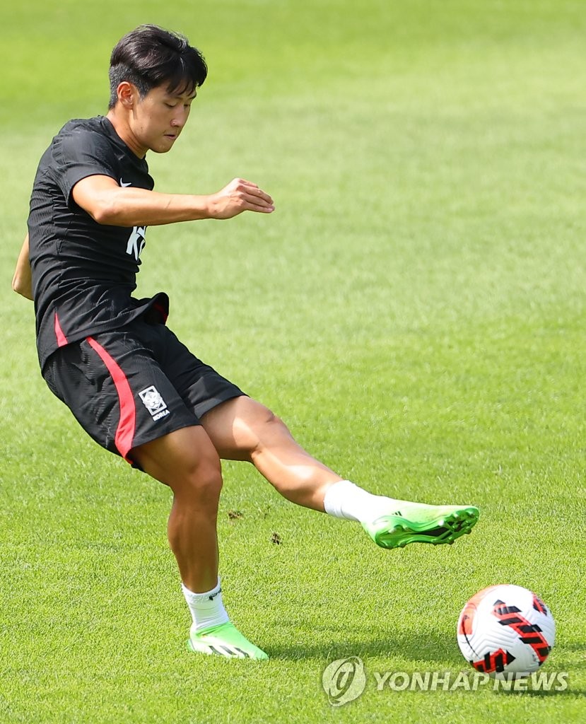 Lee Kang-in, midfielder on the South Korean men's national football team, trains at the National Football Center in Paju, Gyeonggi Province, on Sept. 20, 2022. (Yonhap)
