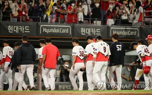 시즌 막판 뜨겁게 달구는 KIA 타이거즈 發 '5위 희망고문'