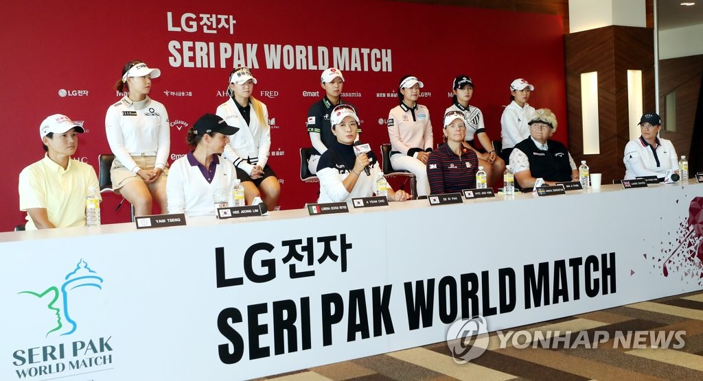 Participating players of the Seri Pak World Match golf event take part in a press conference at Bears Best Cheongna Golf Club in Incheon, just west of Seoul, on Sept. 26, 2022. Top row, from left: Lim Hee-jeong, Cho A-yean, Kim Hyo-joo, Park Min-ji, Park Hyun-kyung and Hwang You-min. Bottom row, from left: Yani Tseng, Lorena Ochoa, Pak Se-ri, Annika Sorenstam, Laura Davies and Cristie Kerr. (Yonhap)