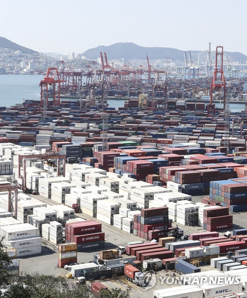 In this file photo, containers for exports and imports are stacked at a pier in South Korea's largest port city of Busan on Oct. 7, 2022. South Korea posted a current account deficit for the first time in four months in August, as exports grew at a slower pace and import bills continued to mount amid high crude oil and raw material prices, according to preliminary data from the Bank of Korea. (Yonhap)