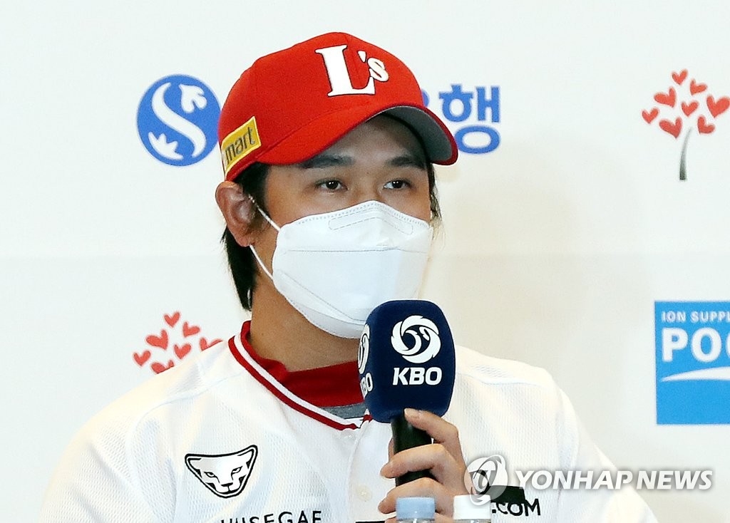SSG Landers third baseman Choi Jeong speaks during the Korean Series media day event at Munhak Stadium in Incheon, some 30 kilometers west of Seoul, on Oct. 31, 2022. (Yonhap)