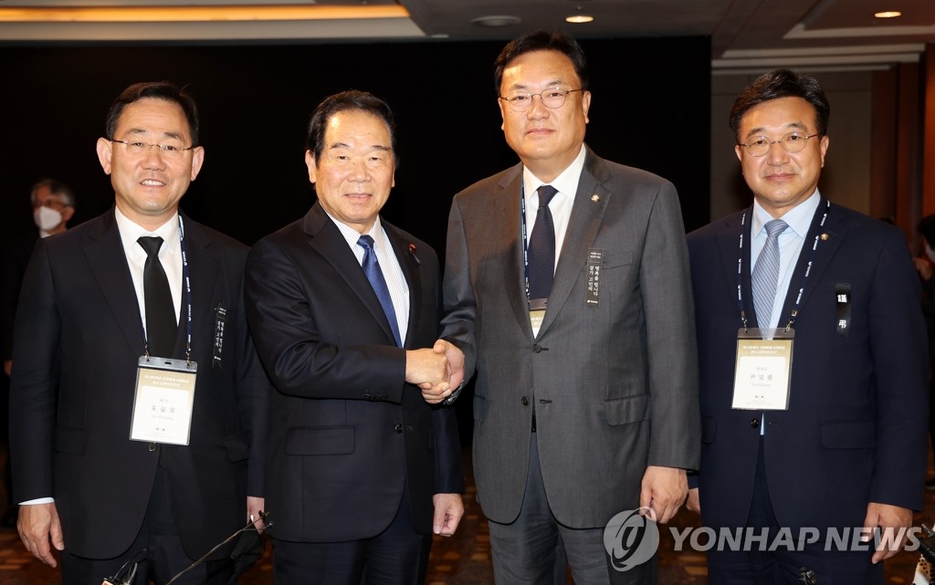 韓日議連の会長ら１０人が訪日「両国の外交努力を補完」　松野官房長官と面会へ