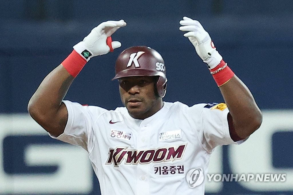 Ex-MLB All-Star Puig thanks S. Korean teammates, coaches for personal growth